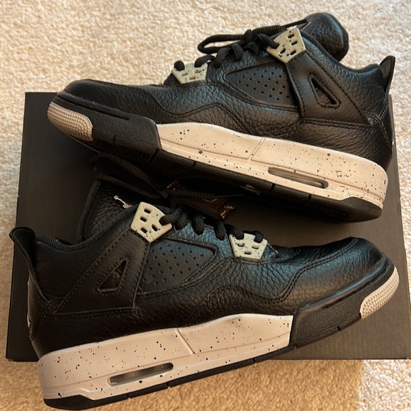 Excellent condition Jordan Retro 4 Oreo - size 4Y/woman5.5 - Picture 2 of 7